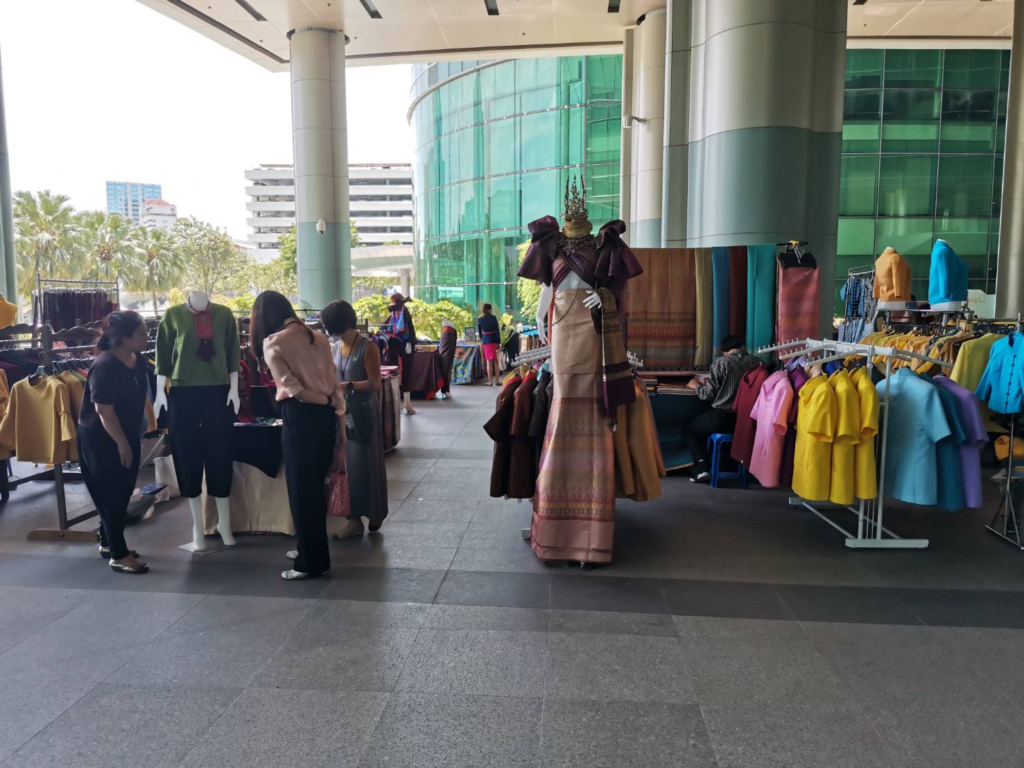 Road Show ผ้าไทย กระทรวงพลังงาน