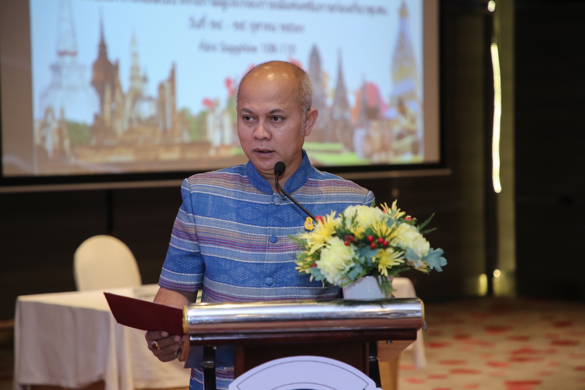 พิธีเปิดการฝึกอบรมเชิงปฏิบัติการพัฒนาศักยภาพชุมชนท่องเที่ยว OTOP นวัตวิถี กิจกรรมยกระดับและพัฒนาผลิตภัณฑ์เพื่อจำหน่ายให้นักท่องเที่ยว (ผลิตภัณฑ์คลัสเตอร์ของใช้ ของตกแต่งและของที่ระลึก)