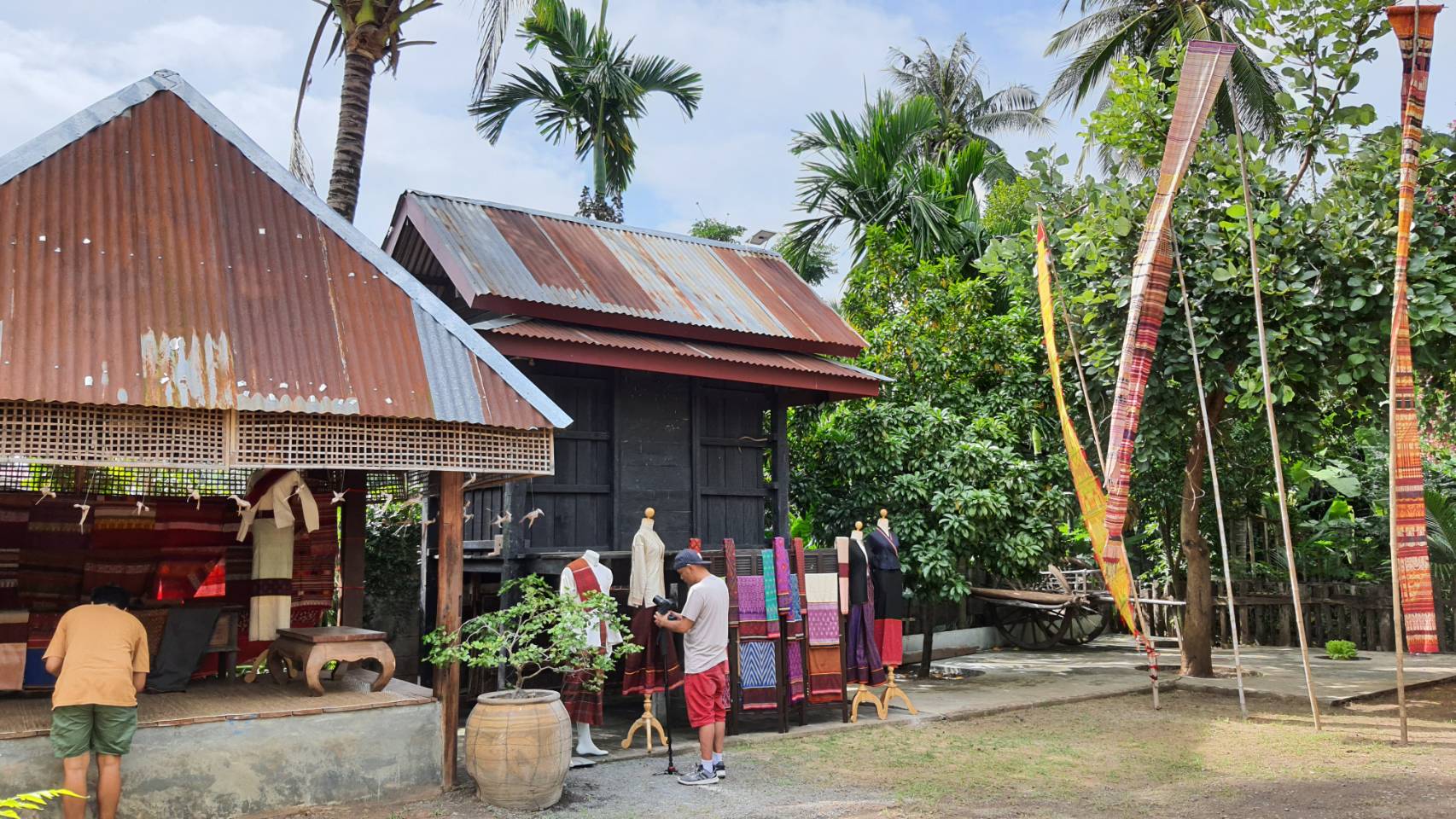 ติดตามสนับสนุนการดำเนินงาน ผู้ผลิต ผู้ประกอบการ OTOP กลุ่มเป้าหมายประเภทผ้า