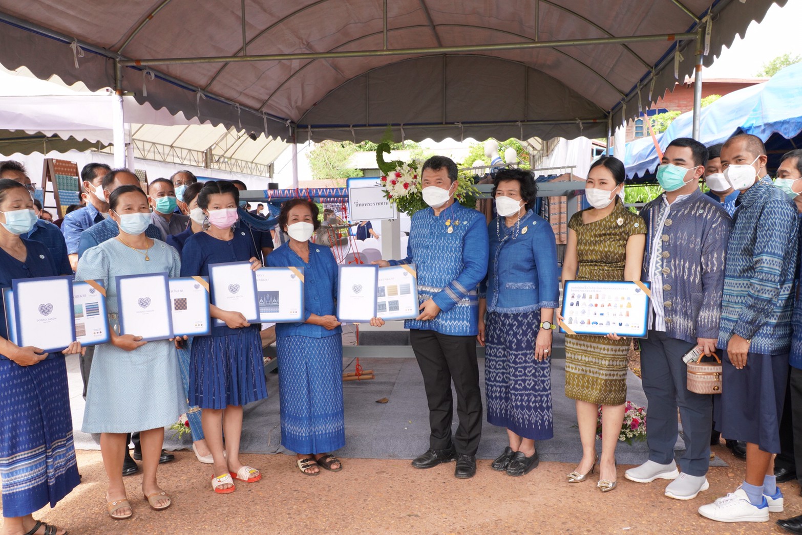 สมเด็จพระเจ้าลูกเธอ เจ้าฟ้าสิริวัณณวรีฯ พระราชทานกี่ทอผ้า เป็นปฐมฤกษ์ให้กับกลุ่มทอผ้าบ้านดอนกอย เพื่อสืบสาน รักษา ต่อยอด ในการอนุรักษ์ภูมิปัญญาผ้าไทย