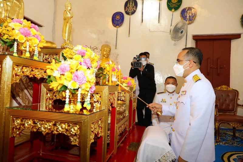 พระบาทสมเด็จพระเจ้าอยู่หัว  ทรงพระกรุณาโปรดเกล้าฯ พระราชทานผ้าพระกฐิน ประจำปี พ.ศ. 2564 ให้กรมการพัฒนาชุมชน นำไปทอดถวาย ณ วัดธรรมามูลวรวิหาร ตำบลธรรมามูล อำเภอเมืองชัยนาท จังหวัดชัยนาท