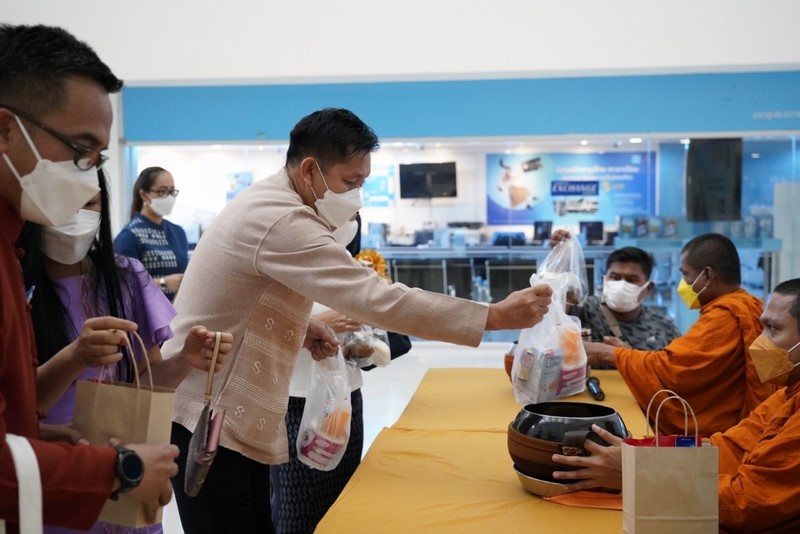 อธิบดี พช. นำคณะผู้บริหารและเจ้าหน้าที่ร่วมทำบุญตักบาตร เพื่อความเป็นสิริมงคลและเป็นการสืบสานรักษา สืบทอดวัฒนธรรมอันดีงามของชาวพุทธ