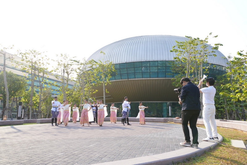 คณะผู้บริหาร พช. ตรวจเยี่ยมให้กำลังใจนักแสดงประกอบเพลง “รำวงมหาดไทยเพื่อคนไทย” เวอร์ชั่น พช.