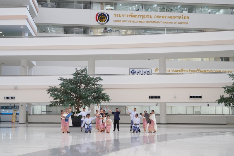 คณะผู้บริหาร พช. ตรวจเยี่ยมให้กำลังใจนักแสดงประกอบเพลง “รำวงมหาดไทยเพื่อคนไทย” เวอร์ชั่น พช.