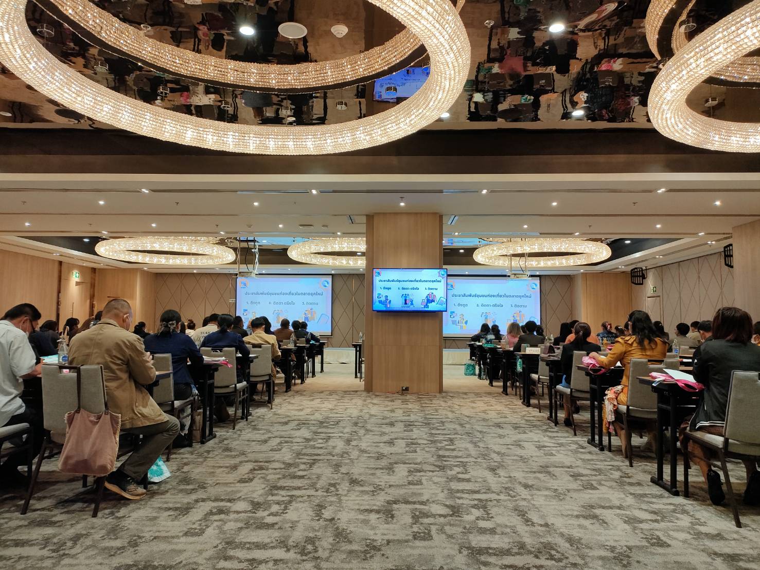 ผู้อำนวยการสำนักฯ เข้าร่วมพิธีเปิดประชุมเชิงปฏิบัติการพัฒนาศักยภาพคณะกรรมการบริหารจัดการชุมชนด้านการประชาสัมพันธ์ผ่านช่องทางออนไลน์
