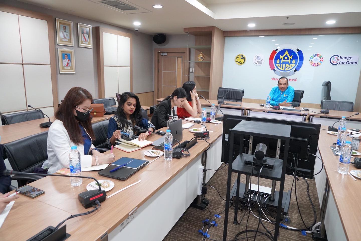 พช.กระชับความสัมพันธ์กับบริษัท แอร์บีเอ็นบี (Airbnb) ต่อยอดชุมชนท่องเที่ยว OTOP นวัตวิถี ชูการประชาสัมพันธ์ผ่านช่องทาง Application Airbnb
