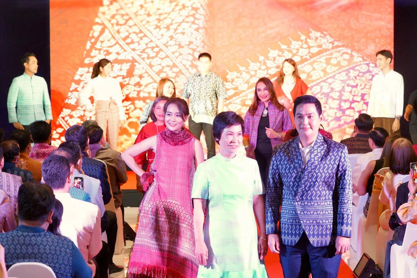 กระทรวงมหาดไทย กรมการพัฒนาชุมชน สมาคมแม่บ้านมหาดไทย จับมือกับบริษัท ทิพยประกันภัย จำกัด (มหาชน) บันทึกข้อตกลงความร่วมมือว่าด้วยการดำเนินโครงการ “ผ้าไทยใส่ให้สนุก”ปลุกกระแสการสวมใส่ผ้าไทย “ชิคแอนด์ชิล ด้วยผ้าไทย ไปกับทิพย”