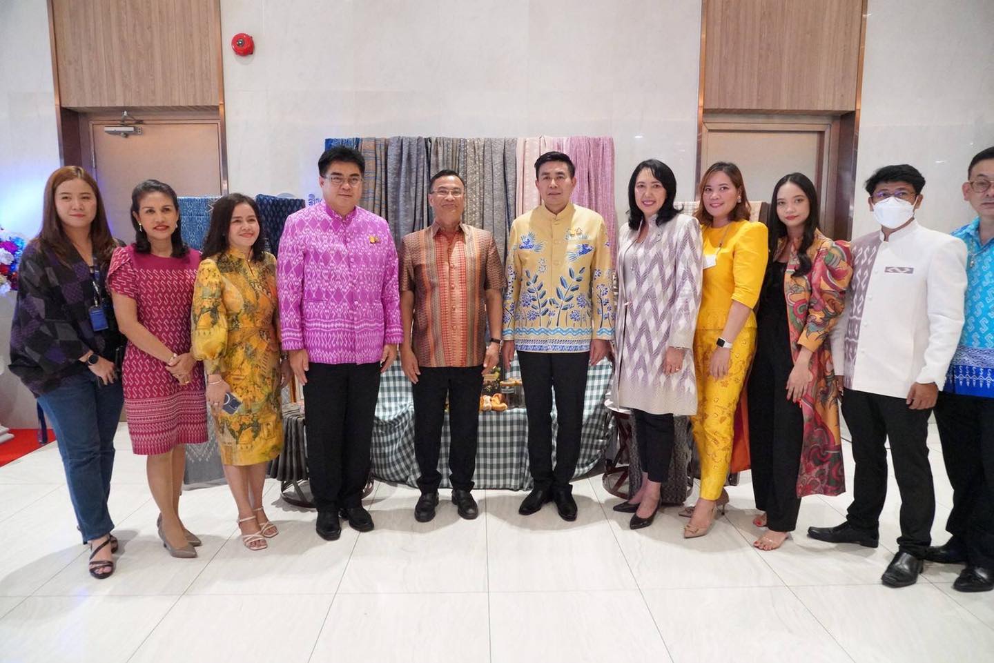 กระทรวงมหาดไทย กรมการพัฒนาชุมชน สมาคมแม่บ้านมหาดไทย จับมือกับบริษัท ทิพยประกันภัย จำกัด (มหาชน) บันทึกข้อตกลงความร่วมมือว่าด้วยการดำเนินโครงการ “ผ้าไทยใส่ให้สนุก”ปลุกกระแสการสวมใส่ผ้าไทย “ชิคแอนด์ชิล ด้วยผ้าไทย ไปกับทิพย”