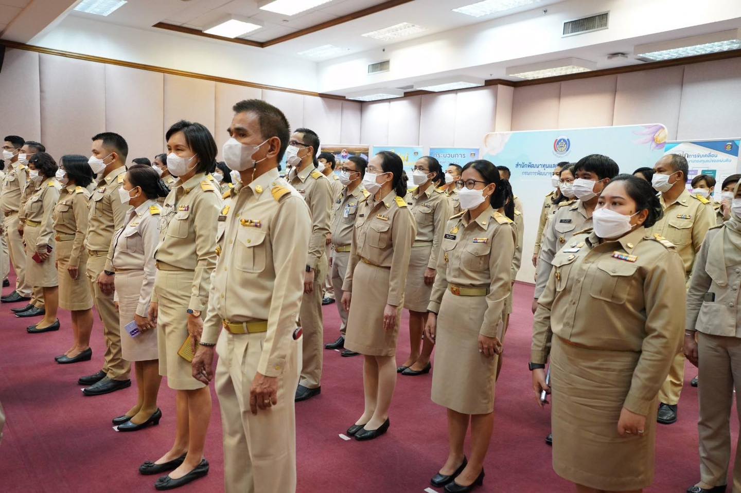 อธิบดี พช. นำคณะผู้บริหาร ข้าราชการกล่าวปฏิญาณตน ประกาศเจตนารมณ์ต่อต้านยาเสพติด เนื่องในวันต่อต้านยาเสพติดโลก 26 มิถุนายน ประจำปี 2566