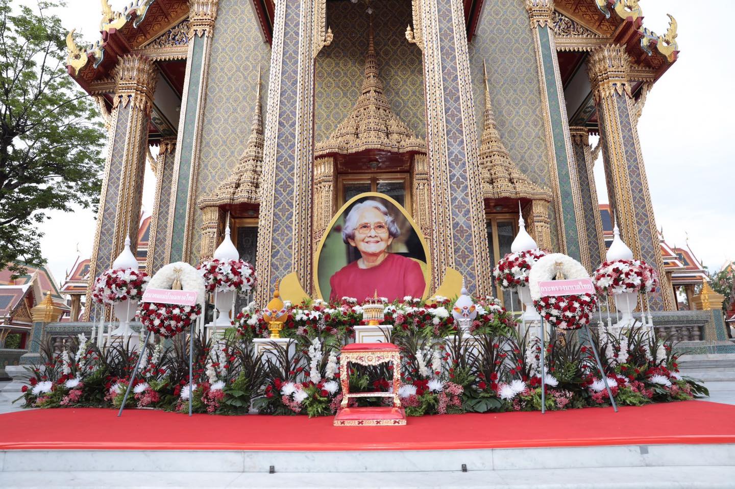 กรมการพัฒนาชุมชน เข้าร่วมพิธีทำบุญเนื่องในวันคล้ายวันสวรรคตสมเด็จพระศรีนครินทราบรมราชชนนี