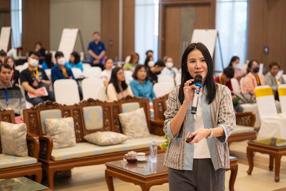 กรมการพัฒนาชุมชน สนับสนุนเยาวชนรุ่นใหม่สร้างสรรค์ผลงานพัฒนาต่อยอดภูมิปัญญาผลิตภัณฑ์ OTOP สู่สากล