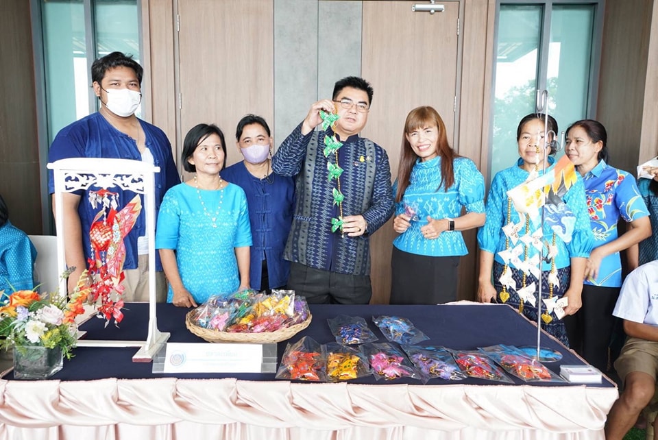 กรมการพัฒนาชุมชน สนับสนุนเยาวชนรุ่นใหม่สร้างสรรค์ผลงานพัฒนาต่อยอดภูมิปัญญาผลิตภัณฑ์ OTOP สู่สากล
