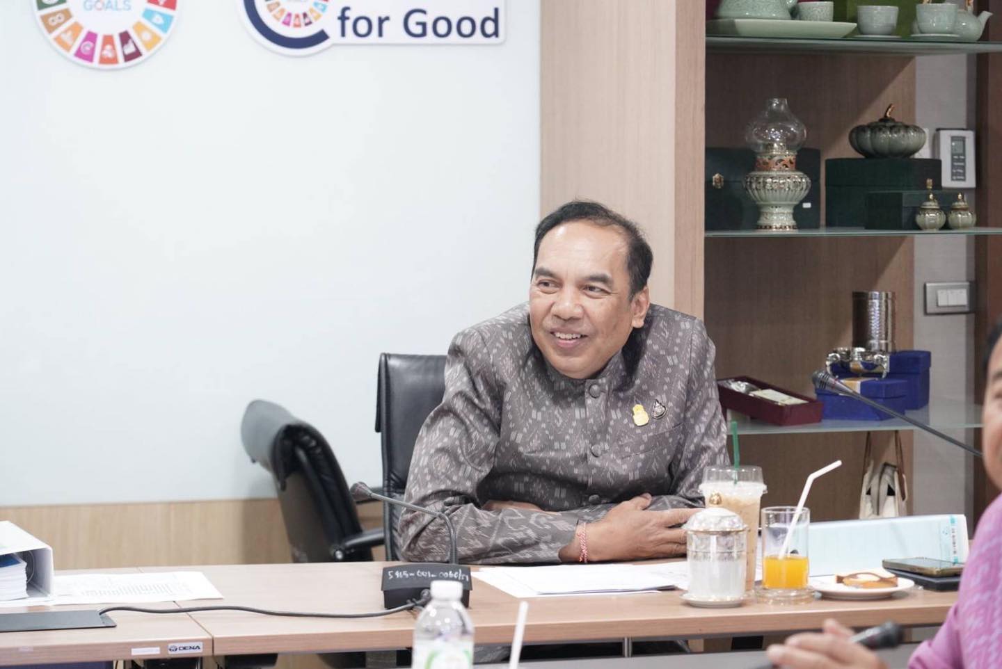 พช. ประชุมเตรียมพร้อมจัดงาน “OTOP ศิลปาชีพ ประทีปไทยฯ” ระหว่างวันที่ 12-20 สิงหาคม 2566 อิมเพ็ค เมืองทองธานี