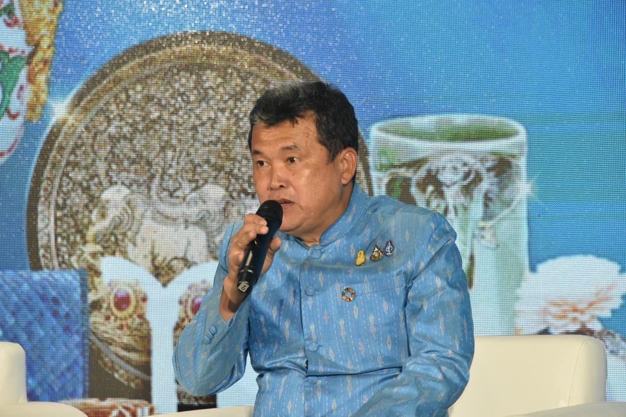 ปลัดมหาดไทยจับมือนายกสมาคมแม่บ้านมหาดไทย แถลงข่าวการจัดงาน “ศิลปาชีพประทีปไทย OTOP หลอมดวงใจ ด้วยพระบารมี” ปี 2566 ภายใต้แนวคิด “ผ้าทอไทย สายใยแห่งพระเมตตา สร้างอาชีพปวงประชา อย่างยั่งยืน” ชวนชมและเลือกซื้อผลิตภัณฑ์หัตถศิลป์อันทรงคุณค่าและสุดยอดสินค้า OTOP ทั่วไทย ชม ช้อป ชิม แชะ เช็คอิน 12 – 20 ส.ค. 66 ณ ชาเลนเจอร์ 1-3 อิมแพ็ค เมืองทองธานี