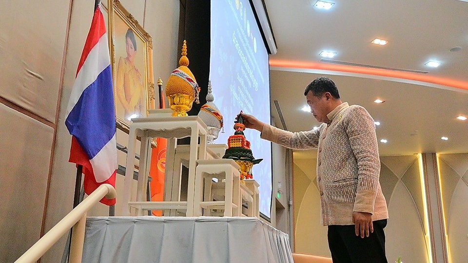 ปลัด มท. และนายกแม่บ้าน มท. เปิดการประกวดผ้าลายพระราชทาน “ผ้าลายดอกรักราชกัญญา” และงานหัตถกรรม ภาคกลาง ย้ำ ทุกภาคส่วนต้องร่วมกันสืบสาน รักษา ต่อยอด ถ่ายทอดภูมิปัญญาสู่คนรุ่นใหม่เพื่อส่งเสริมการใช้ผ้าไทยให้ยั่งยืน
