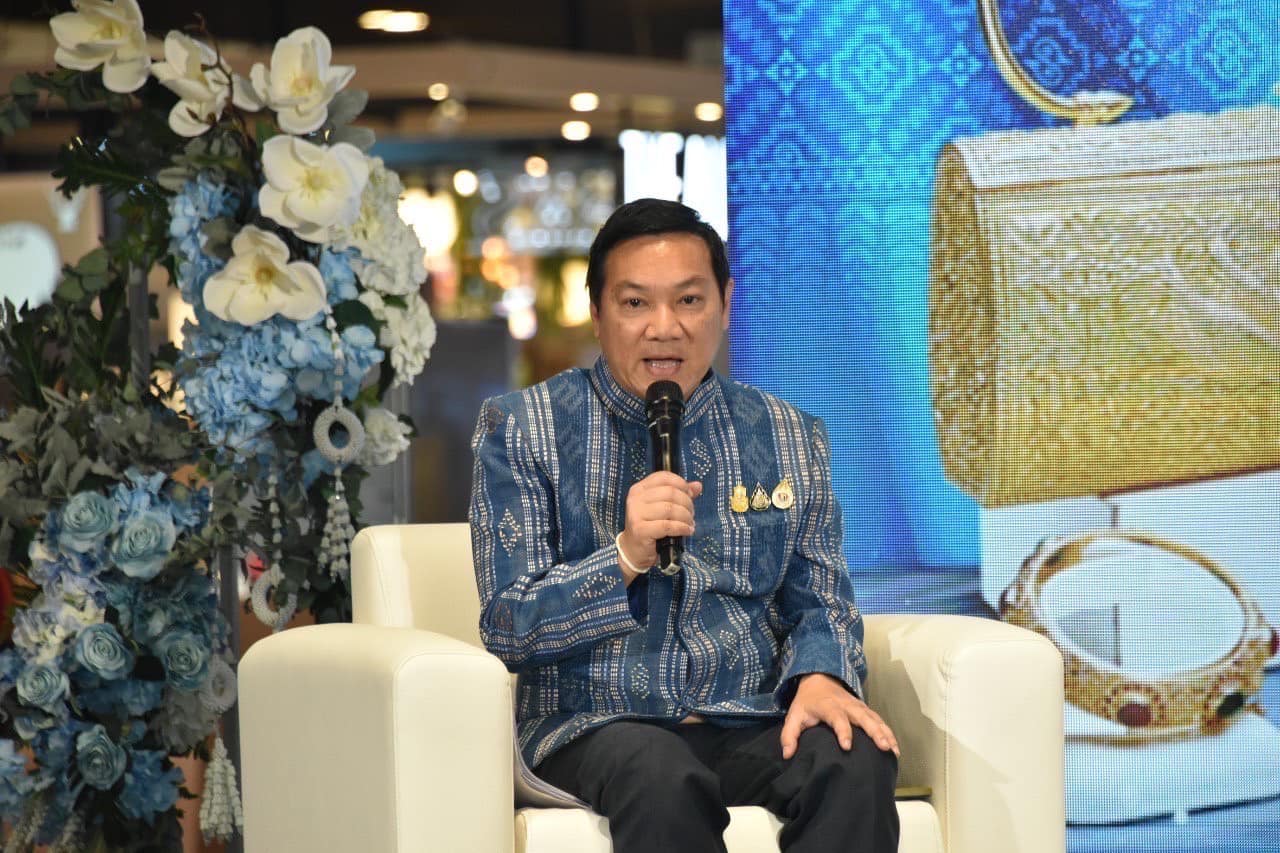 ปลัดมหาดไทยจับมือนายกสมาคมแม่บ้านมหาดไทย แถลงข่าวการจัดงาน “ศิลปาชีพประทีปไทย OTOP หลอมดวงใจ ด้วยพระบารมี” ปี 2566 ภายใต้แนวคิด “ผ้าทอไทย สายใยแห่งพระเมตตา สร้างอาชีพปวงประชา อย่างยั่งยืน” ชวนชมและเลือกซื้อผลิตภัณฑ์หัตถศิลป์อันทรงคุณค่าและสุดยอดสินค้า OTOP ทั่วไทย ชม ช้อป ชิม แชะ เช็คอิน 12 – 20 ส.ค. 66 ณ ชาเลนเจอร์ 1-3 อิมแพ็ค เมืองทองธานี