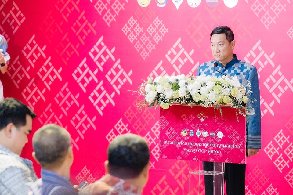 กรมการพัฒนาชุมชน จัดประกวด โชว์ผลงานการพัฒนาผลิตภัณฑ์ของเยาวชน Young OTOP ต่อยอดภูมิปัญญาผลิตภัณฑ์ OTOP สู่สากล เพื่อรับรางวัลต้นกล้านารีรัตน