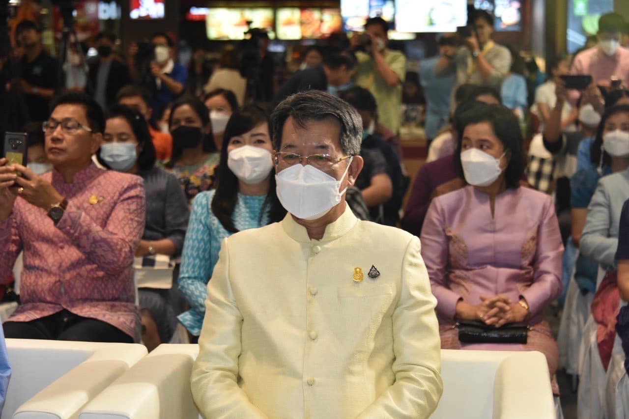 ปลัดมหาดไทยจับมือนายกสมาคมแม่บ้านมหาดไทย แถลงข่าวการจัดงาน “ศิลปาชีพประทีปไทย OTOP หลอมดวงใจ ด้วยพระบารมี” ปี 2566 ภายใต้แนวคิด “ผ้าทอไทย สายใยแห่งพระเมตตา สร้างอาชีพปวงประชา อย่างยั่งยืน” ชวนชมและเลือกซื้อผลิตภัณฑ์หัตถศิลป์อันทรงคุณค่าและสุดยอดสินค้า OTOP ทั่วไทย ชม ช้อป ชิม แชะ เช็คอิน 12 – 20 ส.ค. 66 ณ ชาเลนเจอร์ 1-3 อิมแพ็ค เมืองทองธานี