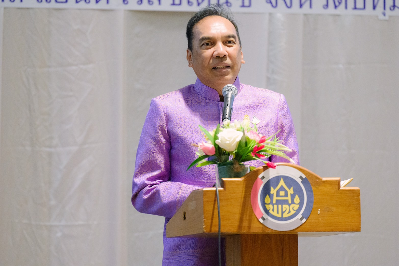 นายวรงค์ แสงเมือง รองอธิบดีกรมการพัฒนาชุมชน เป็นประธานเปิดกิจกรรมการอบรมเชิงปฏิบัติการด้านการพัฒนาต่อยอดภูมิปัญญาผลิตภัณฑ์ Young OTOP สู่สากล ตามโครงการพัฒนาต่อยอดภูมิปัญญาผลิตภัณฑ์ Young OTOP สู่สากล