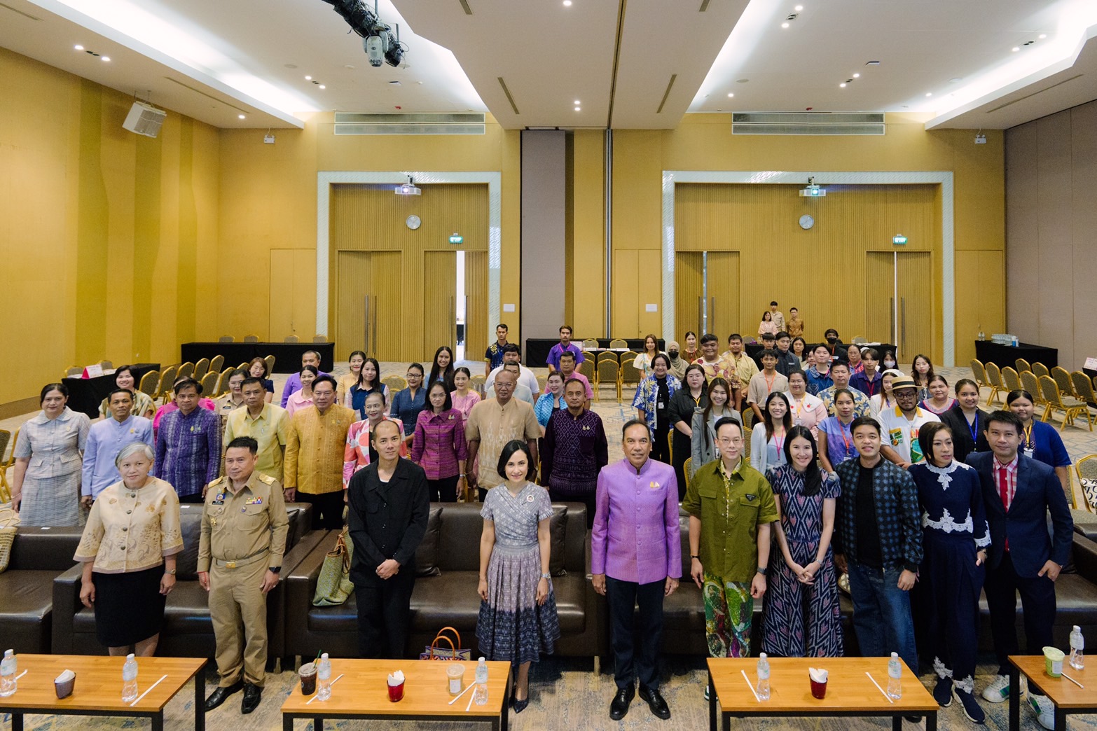 นายวรงค์ แสงเมือง รองอธิบดีกรมการพัฒนาชุมชน เป็นประธานเปิดกิจกรรมการอบรมเชิงปฏิบัติการด้านการพัฒนาต่อยอดภูมิปัญญาผลิตภัณฑ์ Young OTOP สู่สากล ตามโครงการพัฒนาต่อยอดภูมิปัญญาผลิตภัณฑ์ Young OTOP สู่สากล