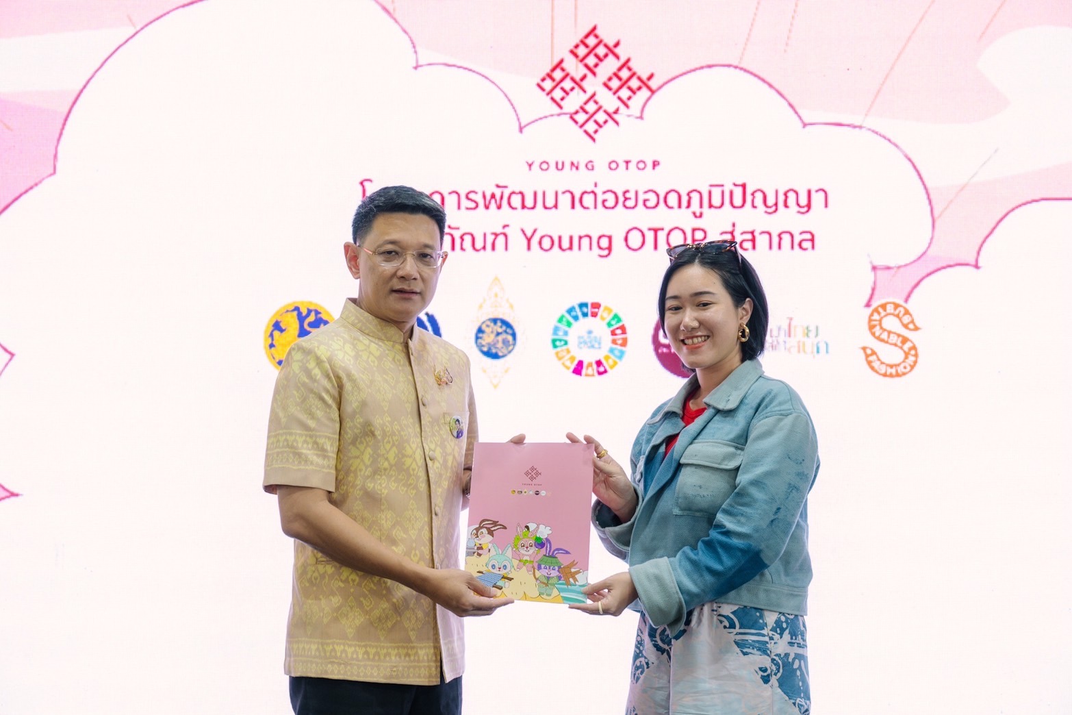 สุดยอดเยาวชน Young OTOP รุ่นใหม่ กรมการพัฒนาชุมชน จัดโชว์ผลงานผลิตภัณฑ์เข้าร่วมประกวด สืบทอดภูมิปัญญา OTOP สู่สากล