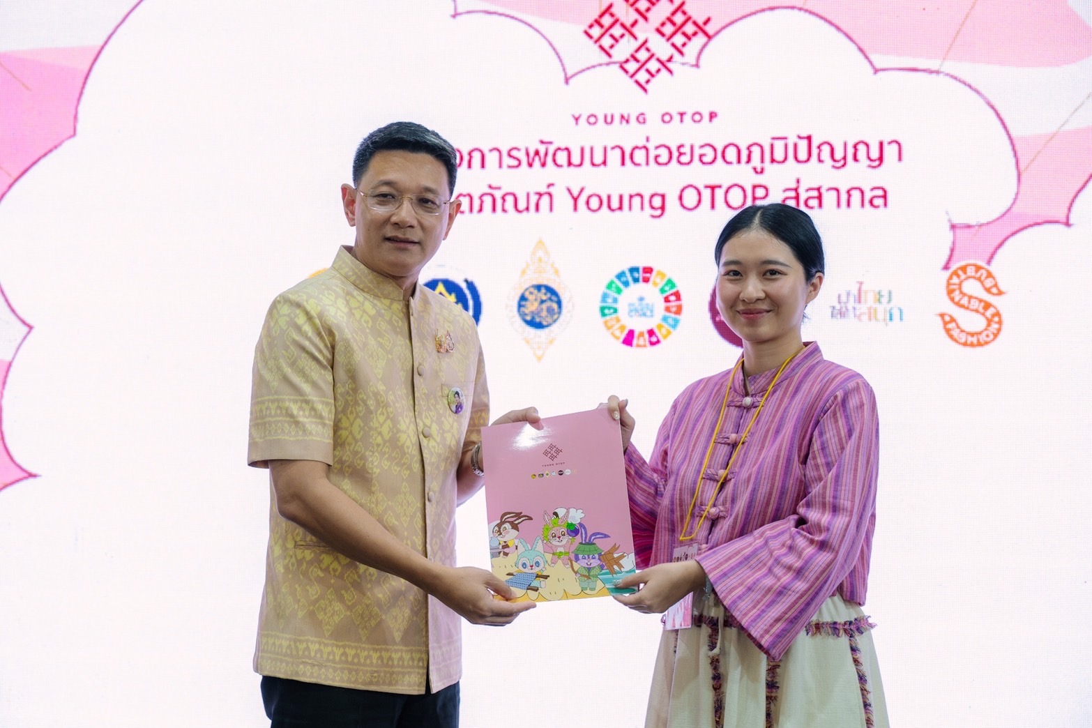 สุดยอดเยาวชน Young OTOP รุ่นใหม่ กรมการพัฒนาชุมชน จัดโชว์ผลงานผลิตภัณฑ์เข้าร่วมประกวด สืบทอดภูมิปัญญา OTOP สู่สากล