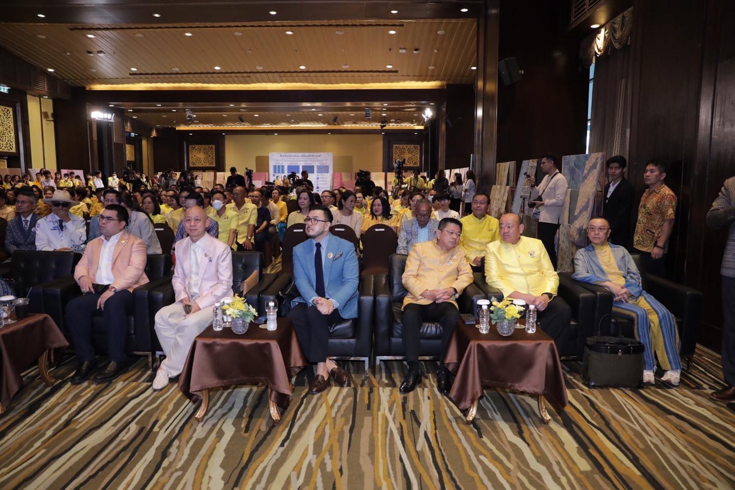 อนุทิน” เปิดการประกวดผ้าลายพระราชทาน “ผ้าลายสิริวชิราภรณ์” รอบรองชนะเลิศ เน้นย้ำข้าราชการมหาดไทยน้อมนำพระดำริทูลกระหม่อมสิริวัณณวรีฯ ต่อยอดคุณค่าของผ้าไทย สร้างรายได้พี่น้องประชาชนจากภูมิปัญญาท้องถิ่น