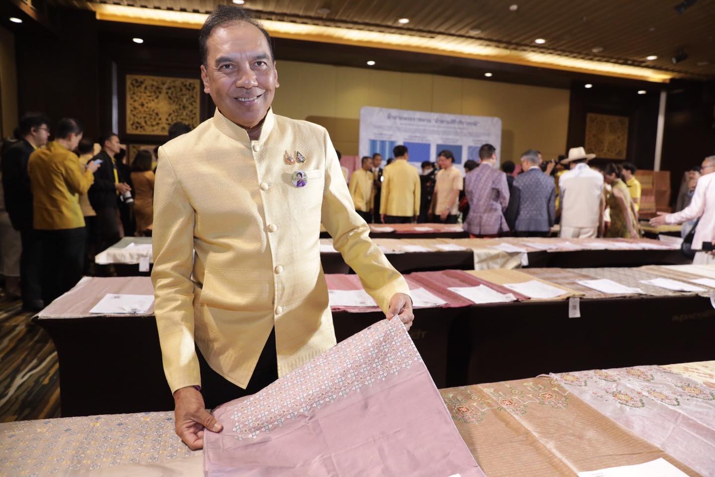 อนุทิน” เปิดการประกวดผ้าลายพระราชทาน “ผ้าลายสิริวชิราภรณ์” รอบรองชนะเลิศ เน้นย้ำข้าราชการมหาดไทยน้อมนำพระดำริทูลกระหม่อมสิริวัณณวรีฯ ต่อยอดคุณค่าของผ้าไทย สร้างรายได้พี่น้องประชาชนจากภูมิปัญญาท้องถิ่น