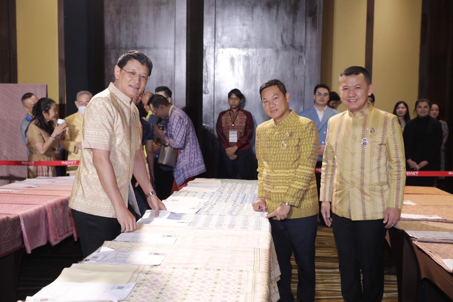 อนุทิน” เปิดการประกวดผ้าลายพระราชทาน “ผ้าลายสิริวชิราภรณ์” รอบรองชนะเลิศ เน้นย้ำข้าราชการมหาดไทยน้อมนำพระดำริทูลกระหม่อมสิริวัณณวรีฯ ต่อยอดคุณค่าของผ้าไทย สร้างรายได้พี่น้องประชาชนจากภูมิปัญญาท้องถิ่น