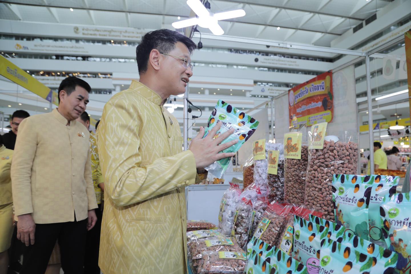 กรมการพัฒนาชุมชน จัดใหญ่ เอาใจสายช้อป หนุนผลิตภัณฑ์ล้ำค่าจากฝีมือคนไทย ยกทัพสินค้า OTOP จากภูมิปัญญาท้องถิ่น เข้าเมืองกรุงกว่า 450 ร้านค้า ประเดิมที่แรก ศูนย์ราชการฯ แจ้งวัฒนะ
