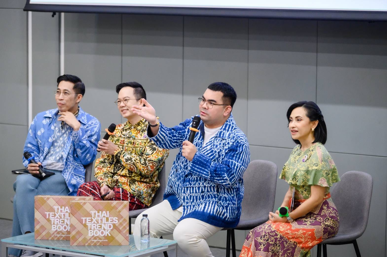 พช. จัดประชุมวิชาการ Symposium การพัฒนาองค์ความรู้เพื่อการพัฒนาผลิตภัณฑ์สู่สากล ประจำปี 2567 Thai Textiles Trend Book Spring/Summer 2025 จุดดำเนินการที่ 2 จังหวัดสงขลา หวังปลุกกระแสโทนไทยให้ล้ำหน้าสู่สากล