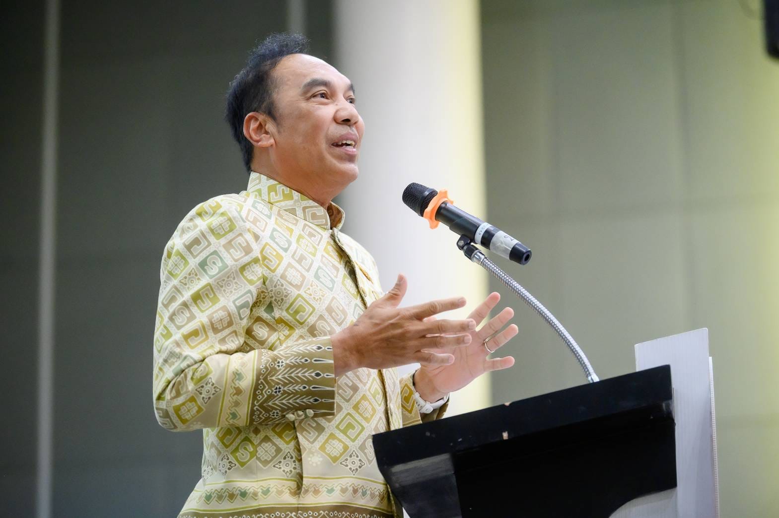 พช. จัดประชุมวิชาการ Symposium การพัฒนาองค์ความรู้เพื่อการพัฒนาผลิตภัณฑ์สู่สากล ประจำปี 2567 Thai Textiles Trend Book Spring/Summer 2025 จุดดำเนินการที่ 2 จังหวัดสงขลา หวังปลุกกระแสโทนไทยให้ล้ำหน้าสู่สากล