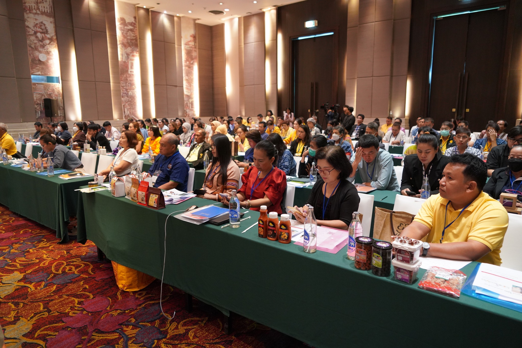 พช. จัดการประชุมเชิงปฏิบัติการโครงการพัฒนาผลิตภัณฑ์ OTOP Premium สู่สากลเพิ่มศักยภาพผู้ประการประเภทอาหาร เครื่องดื่ม และสมุนไพรที่ไม่ใช่อาหาร