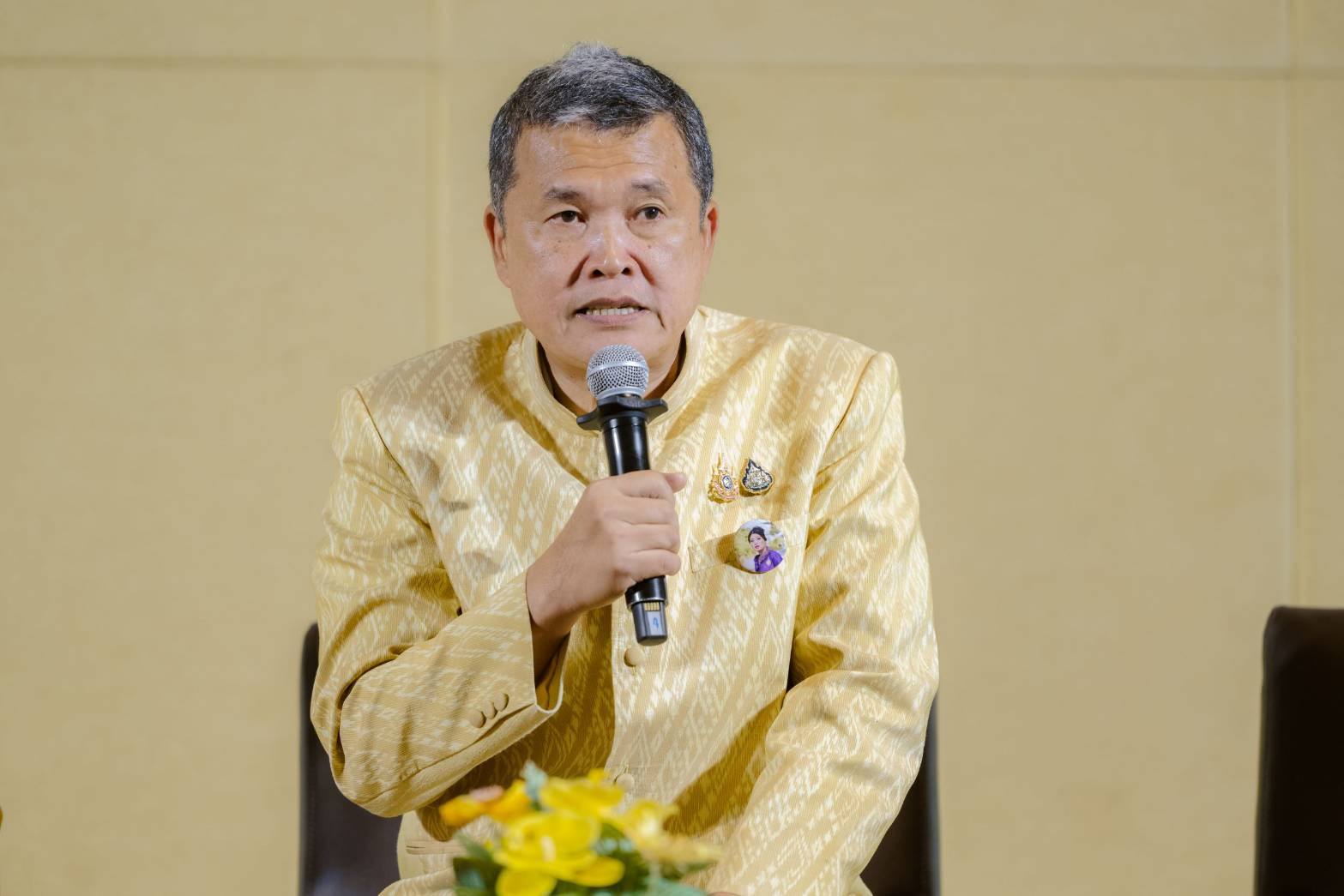 ปลัด มท. จับมือ นายกสมาคมแม่บ้าน มท. เปิดการประกวดผ้าลายพระราชทาน “ผ้าลายสิริวชิราภรณ์” รอบตัดสินระดับภาค ย้ำ ความสำเร็จของผ้าไทยเกิดขึ้นได้ด้วย “ผู้นำการ Change for Good” ของชาวมหาดไทย ในการน้อมนำแนวพระดำริสู่การพัฒนาคุณภาพชีวิตที่ดีอย่างยั่งยืนของประชาชน