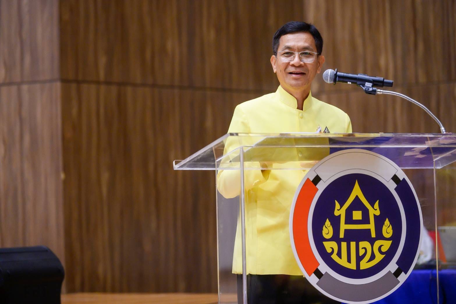 พช. รุดหน้าปลุกกระแสเทรนด์สีสไตล์ไทย จัดประชุมวิชาการ Symposium การพัฒนาองค์ความรู้เพื่อการพัฒนาผลิตภัณฑ์สู่สากล ประจำปี 2567 Thai Textiles Trend Book Spring/Summer 2025 จุดดำเนินการที่ 3 จังหวัดขอนแก่น