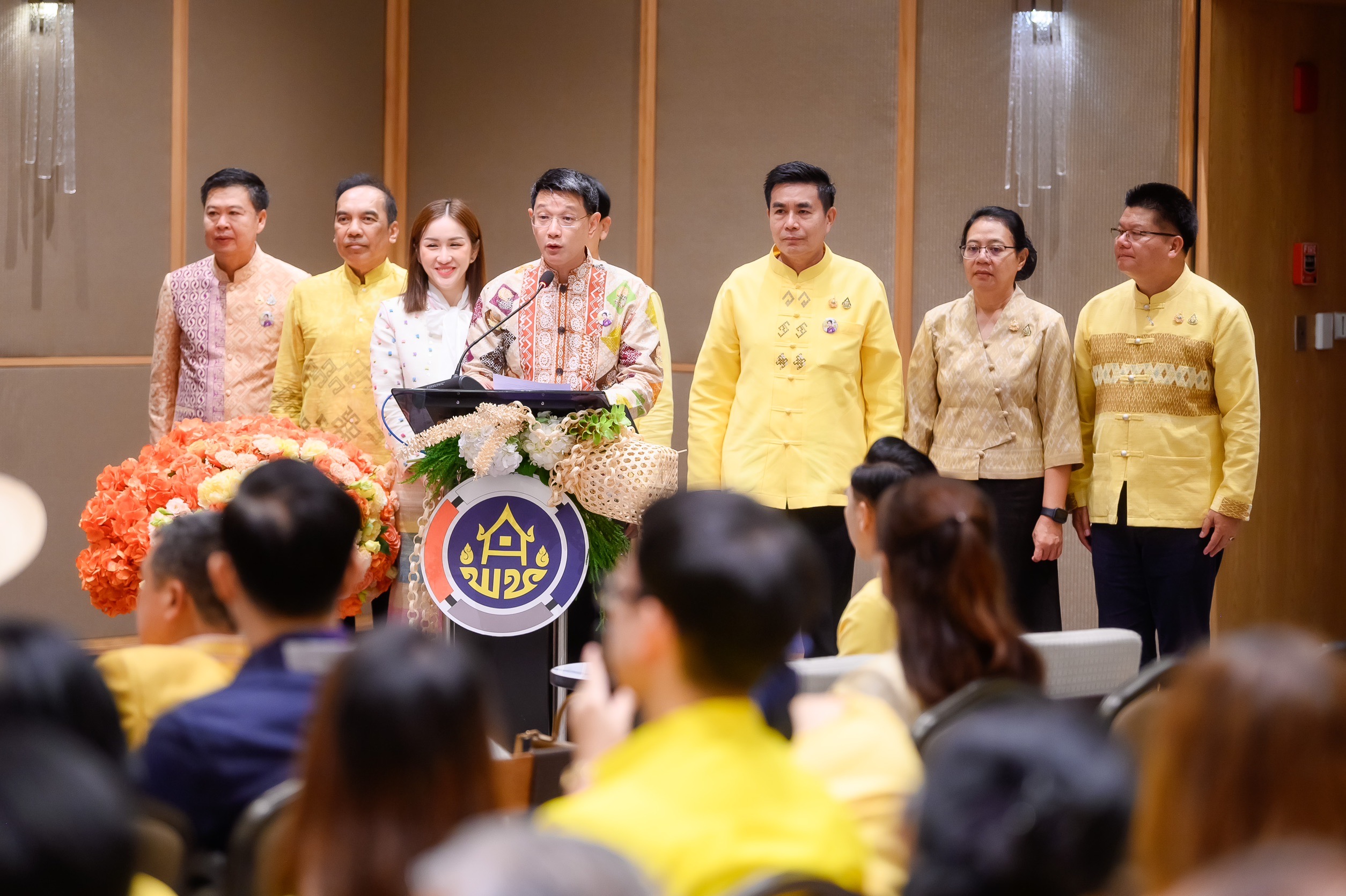นายสุทธิพงษ์ จุลเจริญ ปลัดกระทรวงมหาดไทย พร้อมด้วยดร.วันดี กุญชรยาคง จุลเจริญ นายกสมาคมแม่บ้านมหาดไทย ให้เกียรติเป็นประธานในพิธีการประกวดผ้าลายพระราชทาน “ผ้าลายสิริวชิราภรณ์” และงานหัตถกรรม ภาคเหนือ ณ โรงแรมมีเลีย เชียงใหม่