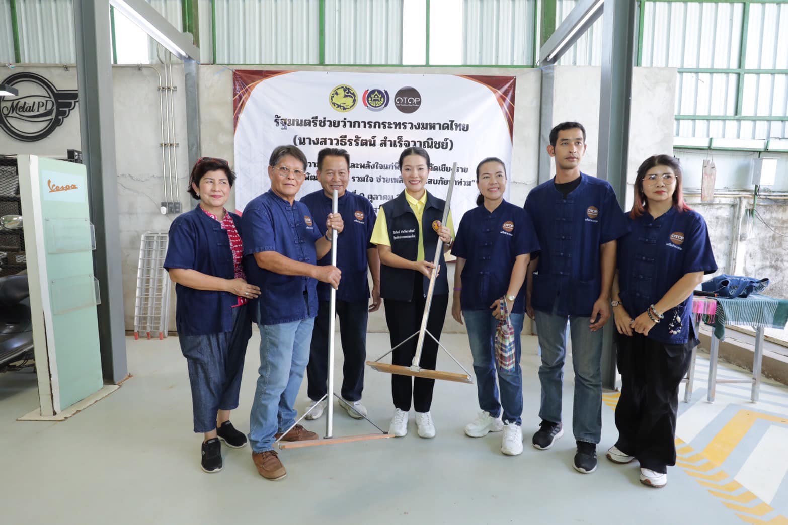 รัฐมนตรีช่วยว่าการกระทรวงมหาดไทย และคณะ ลงพื้นที่ส่งมอบกำลังใจให้กับผู้ประสบภัยและเจ้าหน้าที่ที่ปฏิบัติงาน