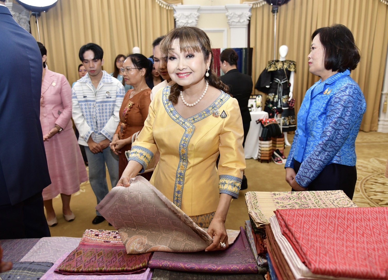 พช. จัดแสดงผลงาน “ผ้าไทยใส่ให้สนุก” ในโอกาสนายกรัฐมนตรี สปป.ลาว เยือนไทย
