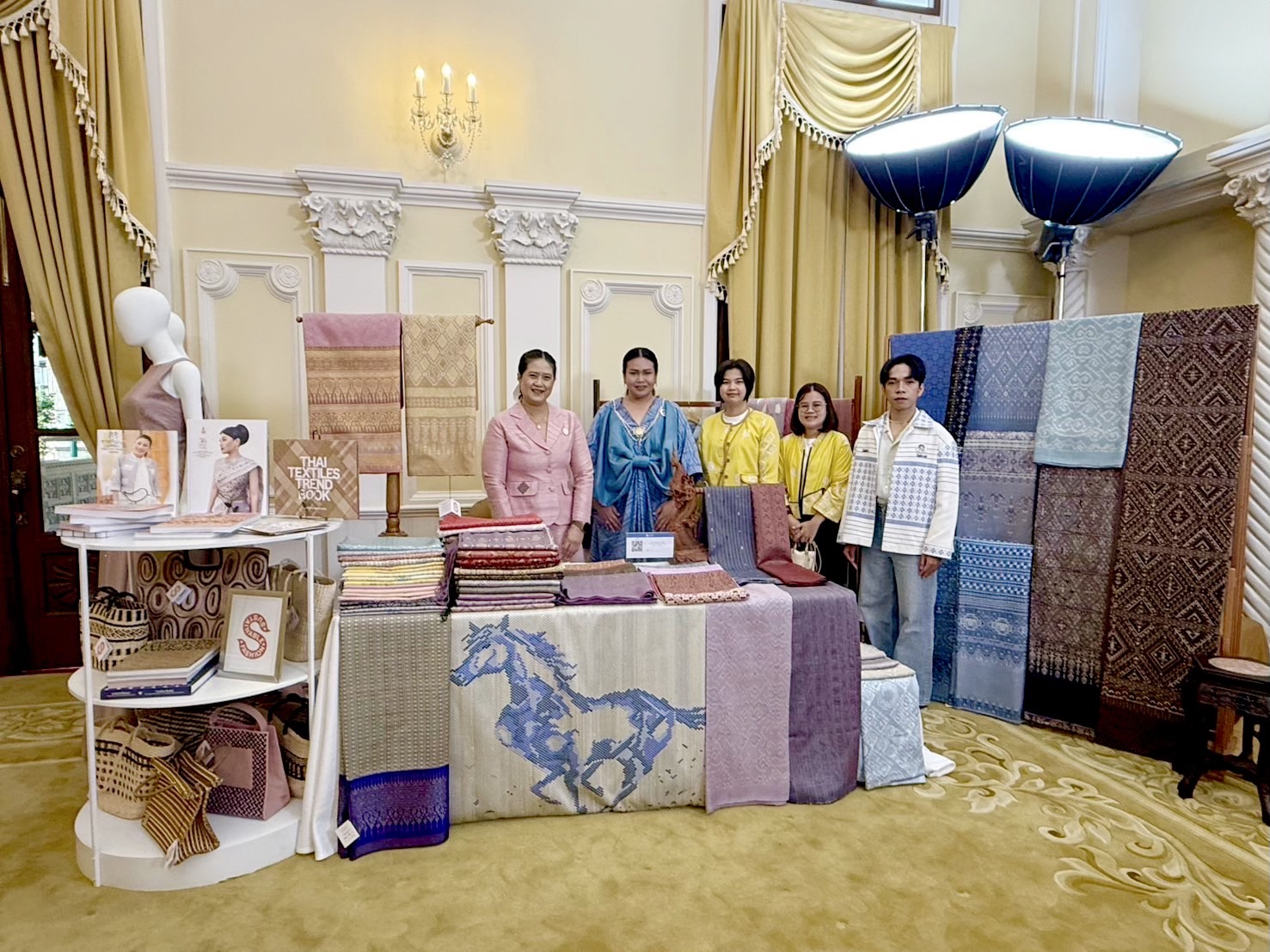 พช. จัดแสดงผลงาน “ผ้าไทยใส่ให้สนุก” ในโอกาสนายกรัฐมนตรี สปป.ลาว เยือนไทย