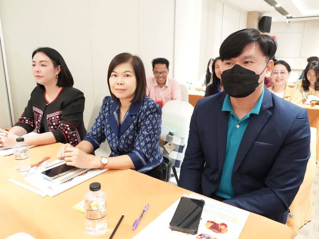 พช. ติวเข้มผู้ประกอบการชุมชนเชิงธุรกิจ ตามแนวทาง Soft Power สู่การพัฒนาที่ยั่งยืน จัดประชุมเชิงปฏิบัติการเพิ่มประสิทธิภาพการบริหารจัดการและพัฒนามาตรฐานสถาบันส่งเสริมความรู้ภูมิปัญญา (OTOP Academy)