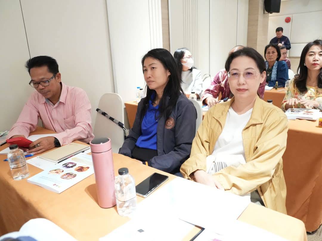 พช. ติวเข้มผู้ประกอบการชุมชนเชิงธุรกิจ ตามแนวทาง Soft Power สู่การพัฒนาที่ยั่งยืน จัดประชุมเชิงปฏิบัติการเพิ่มประสิทธิภาพการบริหารจัดการและพัฒนามาตรฐานสถาบันส่งเสริมความรู้ภูมิปัญญา (OTOP Academy)