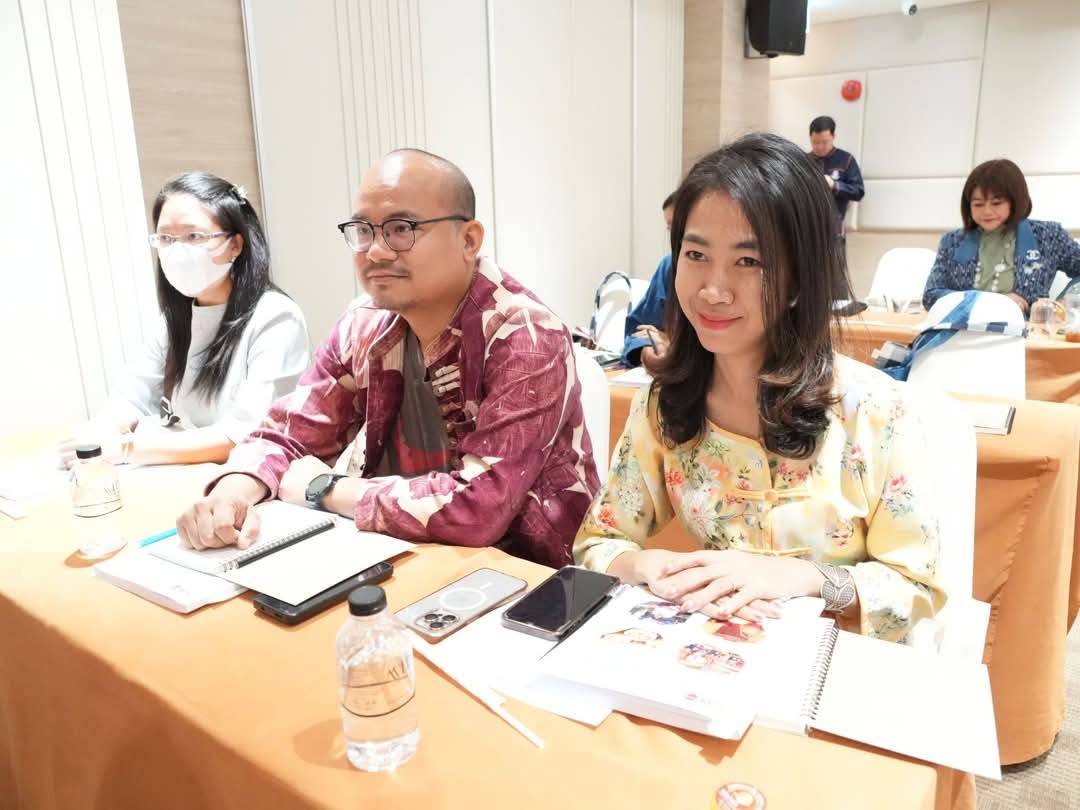 พช. ติวเข้มผู้ประกอบการชุมชนเชิงธุรกิจ ตามแนวทาง Soft Power สู่การพัฒนาที่ยั่งยืน จัดประชุมเชิงปฏิบัติการเพิ่มประสิทธิภาพการบริหารจัดการและพัฒนามาตรฐานสถาบันส่งเสริมความรู้ภูมิปัญญา (OTOP Academy)