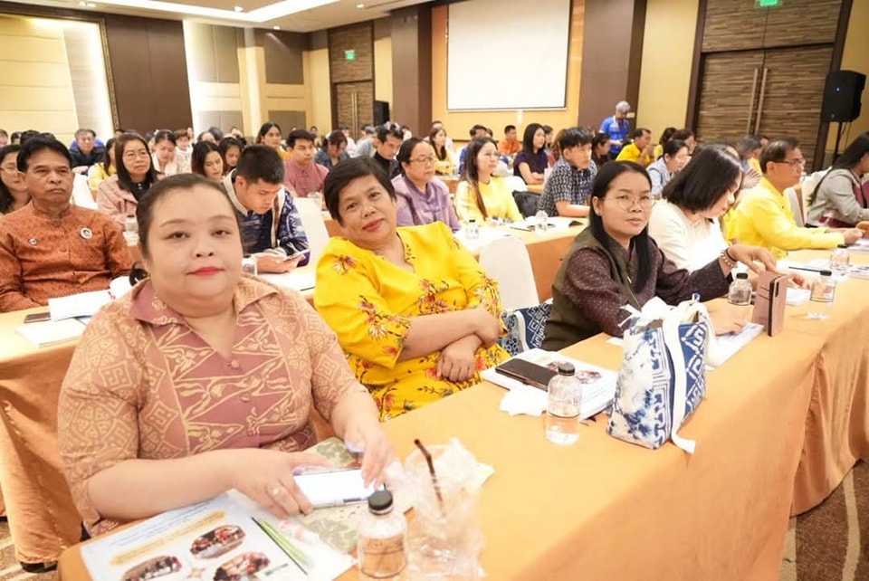 พช. เดินหน้าผลักดันช่องทางจำหน่าย OTOP ผ่านแพลตฟอร์ม E-Commerce สนับสนุนเศรษฐกิจชุมชน สร้างรายได้ที่มั่นคงและยั่งยืน