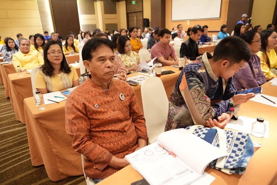 พช. เดินหน้าผลักดันช่องทางจำหน่าย OTOP ผ่านแพลตฟอร์ม E-Commerce สนับสนุนเศรษฐกิจชุมชน สร้างรายได้ที่มั่นคงและยั่งยืน