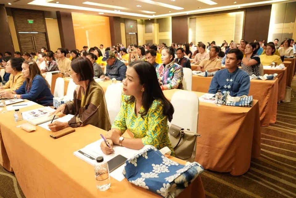 พช. เดินหน้าผลักดันช่องทางจำหน่าย OTOP ผ่านแพลตฟอร์ม E-Commerce สนับสนุนเศรษฐกิจชุมชน สร้างรายได้ที่มั่นคงและยั่งยืน