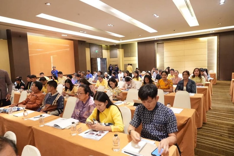พช. เดินหน้าผลักดันช่องทางจำหน่าย OTOP ผ่านแพลตฟอร์ม E-Commerce สนับสนุนเศรษฐกิจชุมชน สร้างรายได้ที่มั่นคงและยั่งยืน